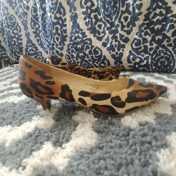 🐆 *Last chance* Mossimo Leopard Kitten Heels - Picture 2 of 7